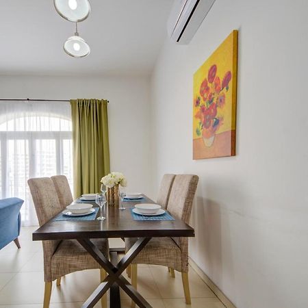St Julians 2 Bedroom Apartment With Commanding Seaviews By Shortletsmalta St. Julian's Zewnętrze zdjęcie