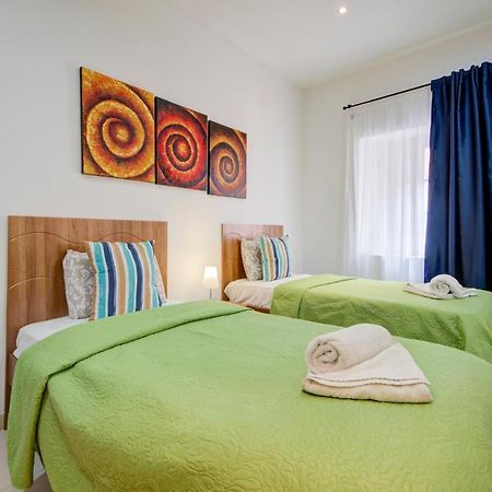 St Julians 2 Bedroom Apartment With Commanding Seaviews By Shortletsmalta St. Julian's Zewnętrze zdjęcie