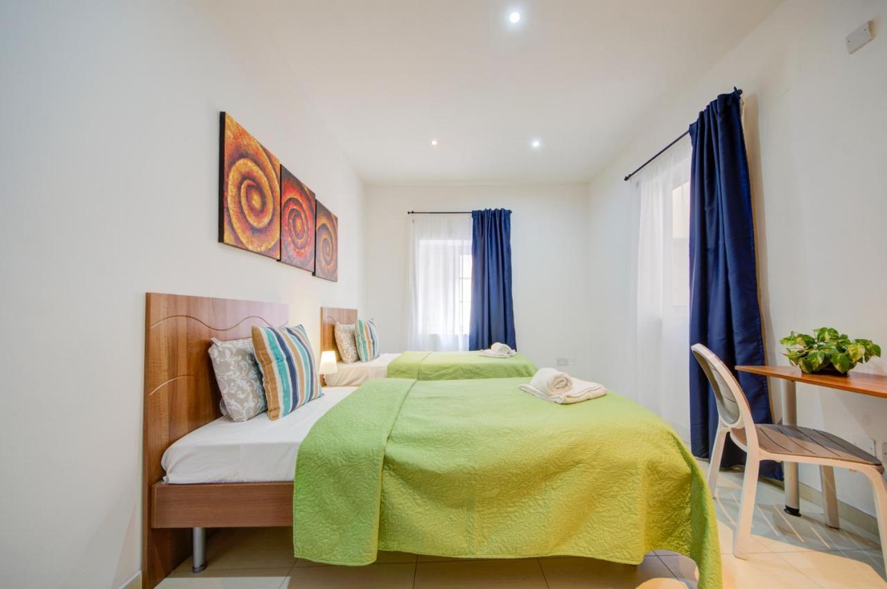 St Julians 2 Bedroom Apartment With Commanding Seaviews By Shortletsmalta St. Julian's Zewnętrze zdjęcie