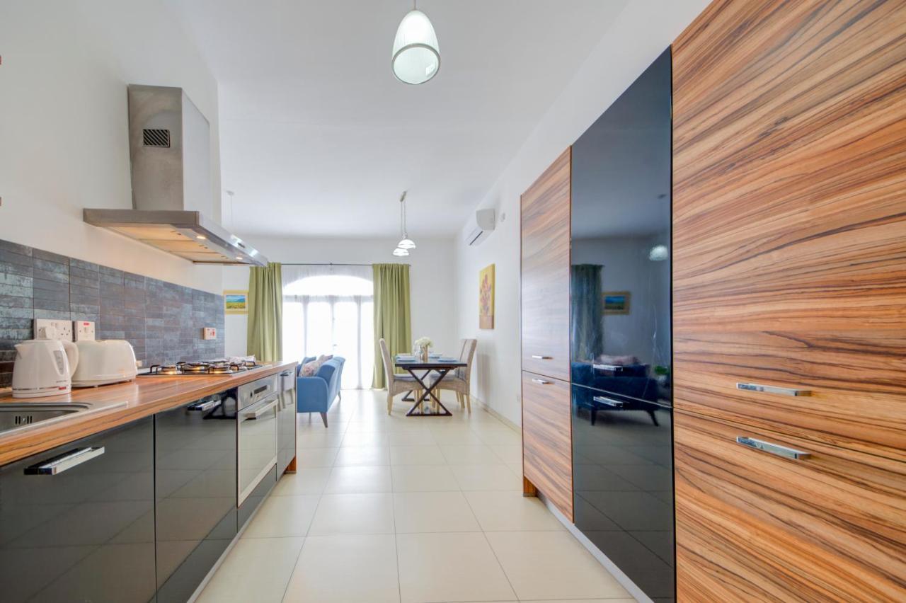St Julians 2 Bedroom Apartment With Commanding Seaviews By Shortletsmalta St. Julian's Zewnętrze zdjęcie