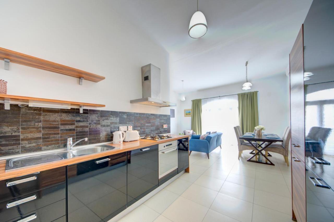 St Julians 2 Bedroom Apartment With Commanding Seaviews By Shortletsmalta St. Julian's Zewnętrze zdjęcie