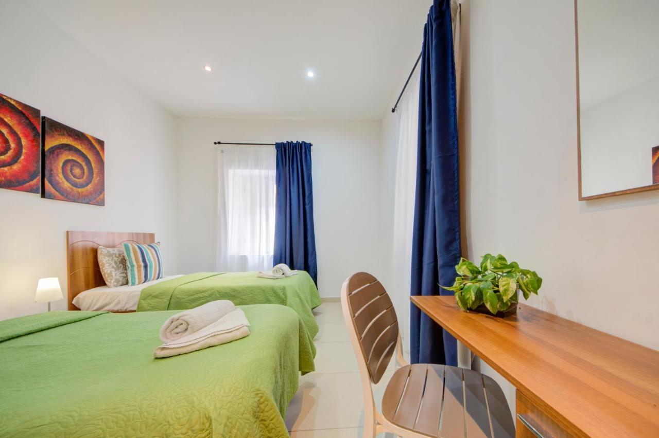 St Julians 2 Bedroom Apartment With Commanding Seaviews By Shortletsmalta St. Julian's Zewnętrze zdjęcie